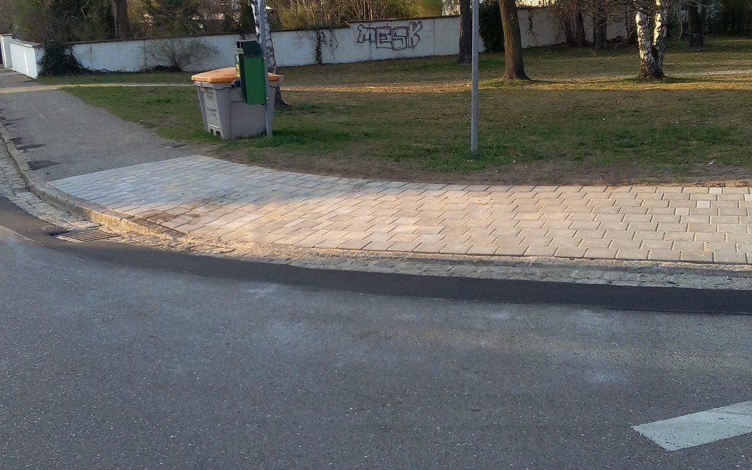 Roth: Bürgersteig an der Kreuzung „Am Hochgericht/Schleifweg“ barrierefrei abgesenkt